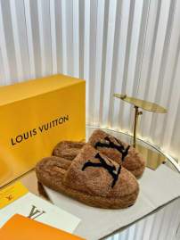 Picture of Louis Vuitton Slippers _SKULVsz35-39mnq1123512